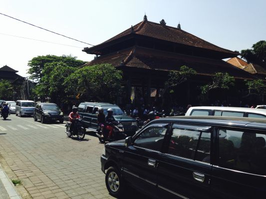 This is a pretty typical traffic jam in Ubud, in front of one of the major temples. (This is light compared to the traffic in Kuta/South Bali)