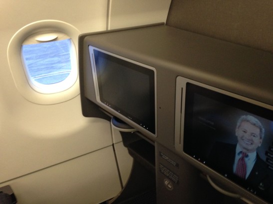 AA Business Class A321T - console and shelf